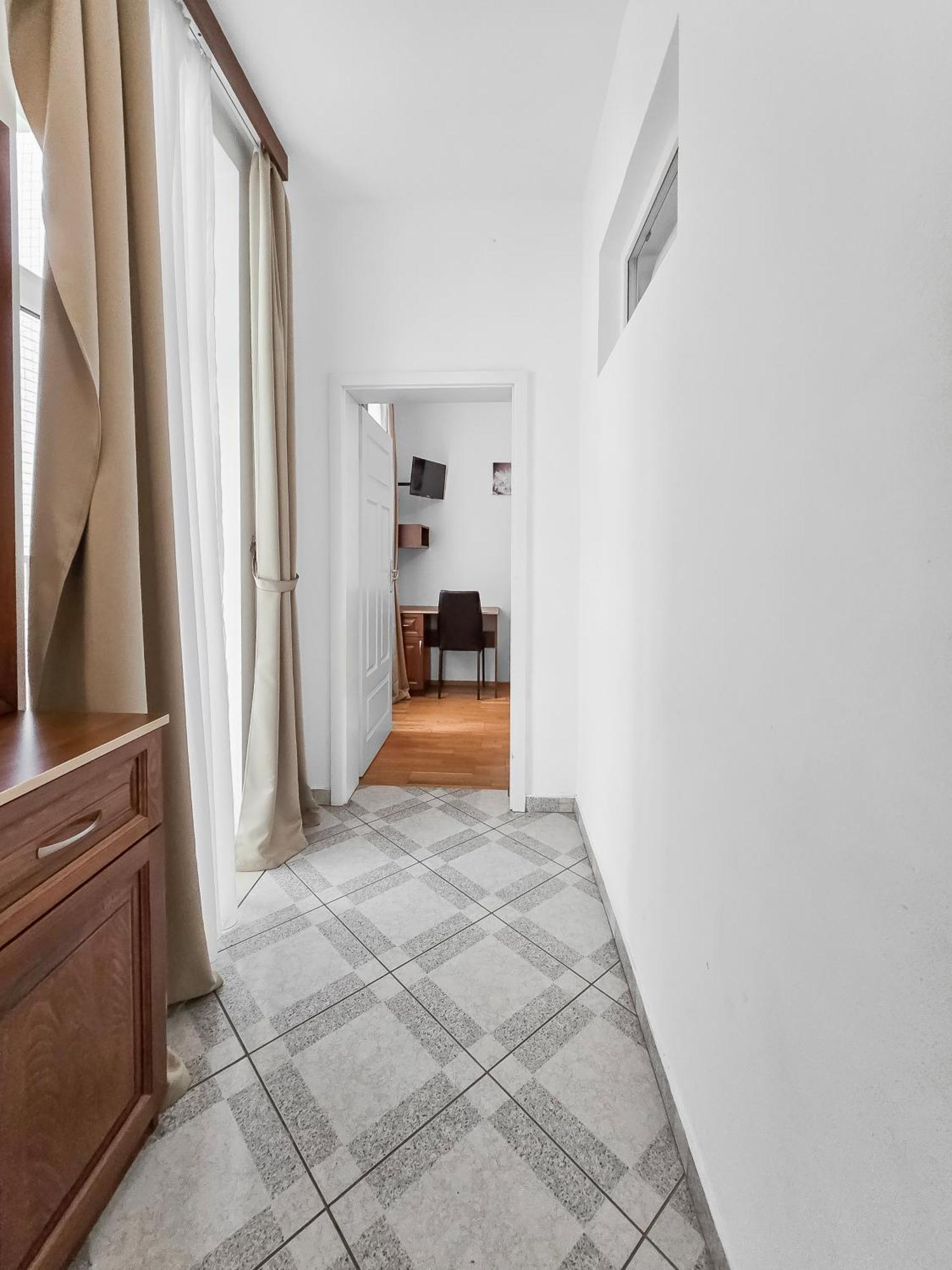 Elegant 3-bedroom Getaway With Balcony For Groups Up To 7 Wien
