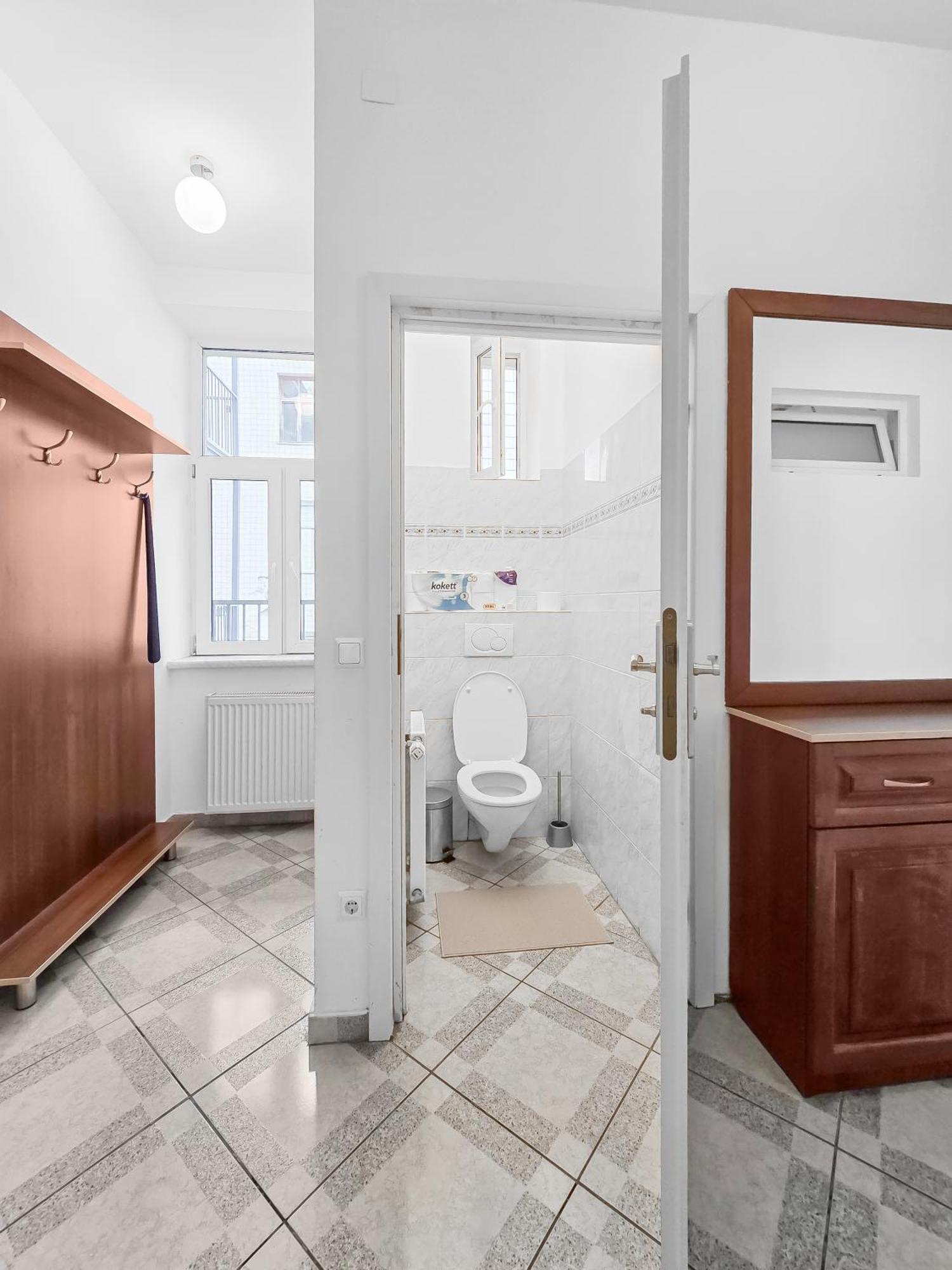 Elegant 3-bedroom Getaway With Balcony For Groups Up To 7 Apartment *