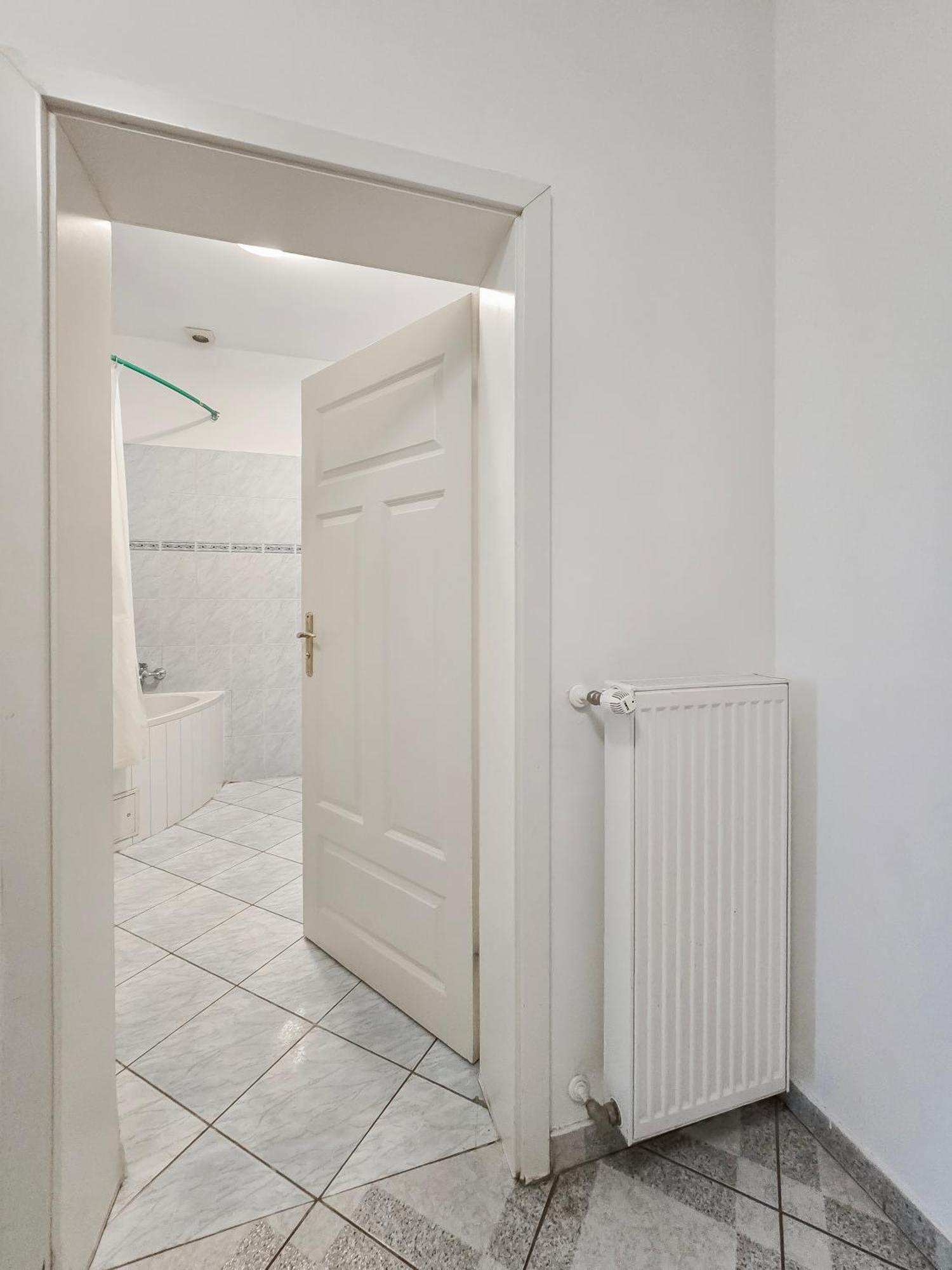 Elegant 3-bedroom Getaway With Balcony For Groups Up To 7 Apartment Wien