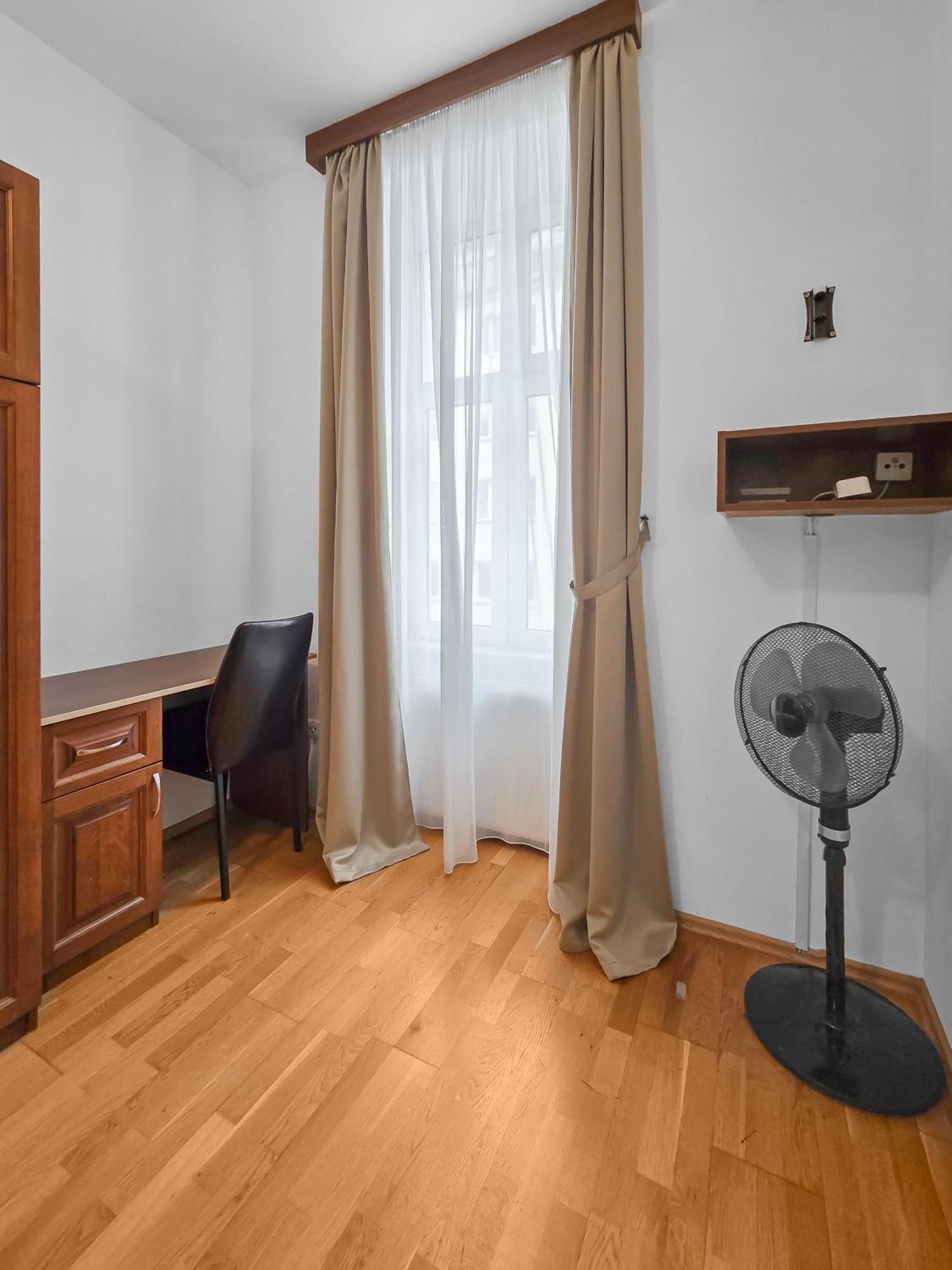 Elegant 3-bedroom Getaway With Balcony For Groups Up To 7 Wien