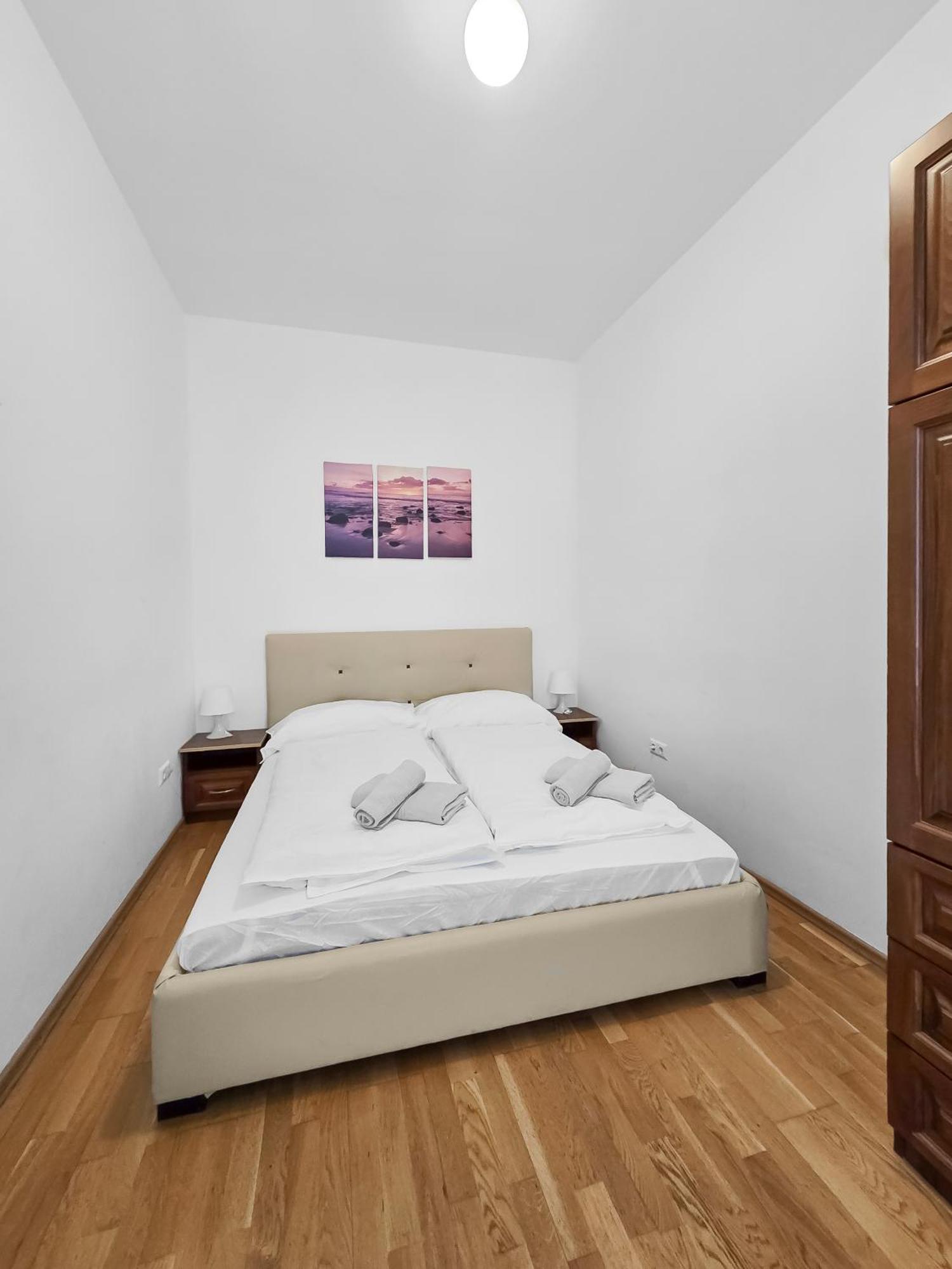 Elegant 3-bedroom Getaway With Balcony For Groups Up To 7 * Wien