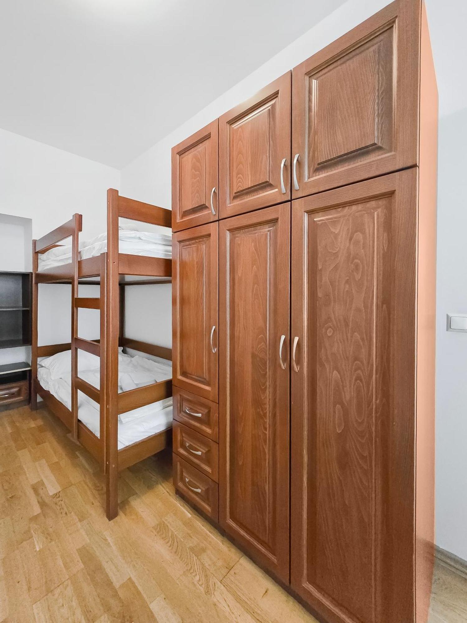 Elegant 3-bedroom Getaway With Balcony For Groups Up To 7 Apartment *