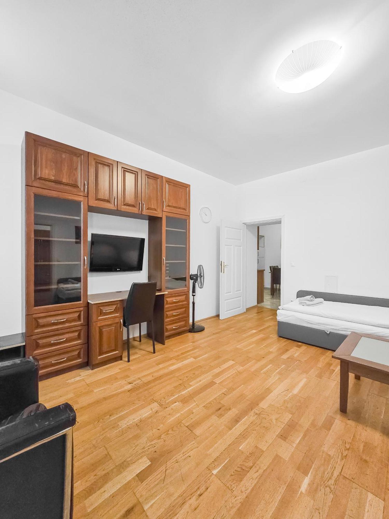 Elegant 3-bedroom Getaway With Balcony For Groups Up To 7 Apartment *