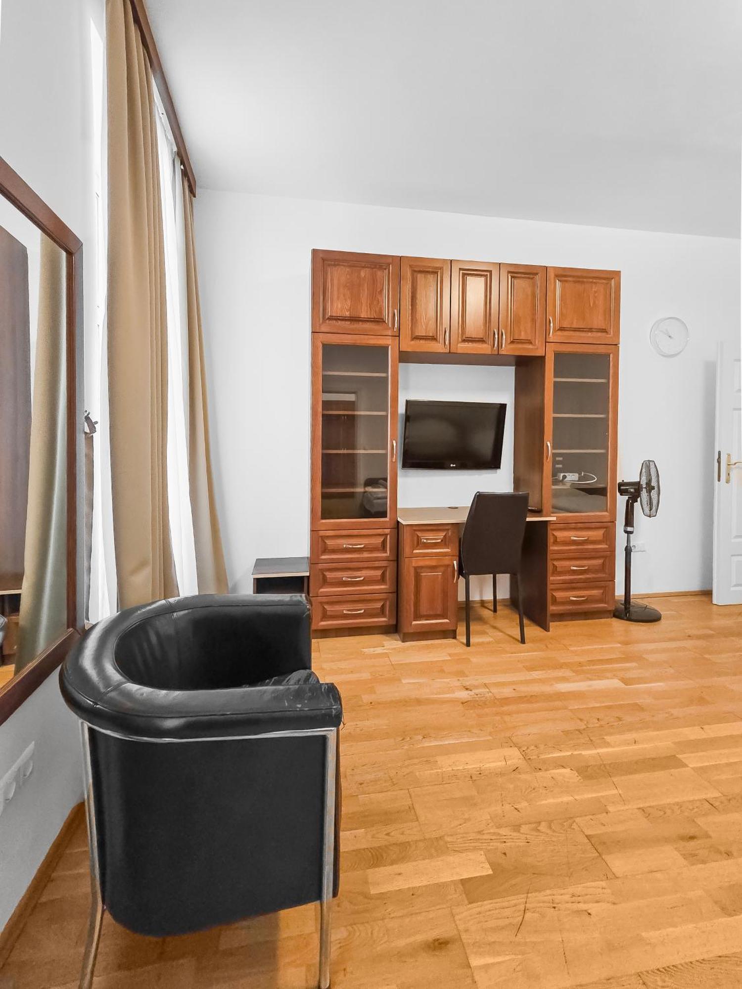 Elegant 3-bedroom Getaway With Balcony For Groups Up To 7 Wien