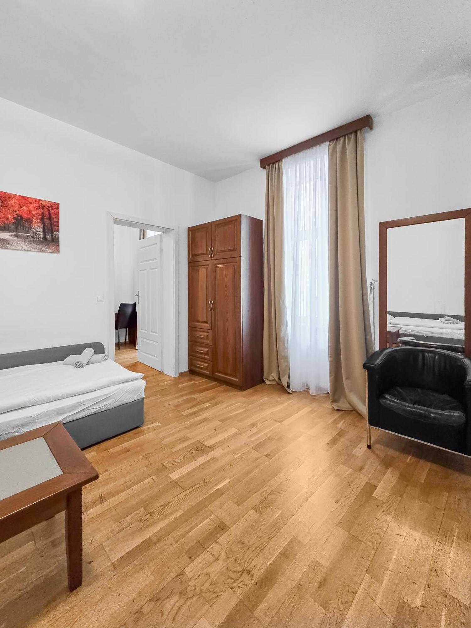 Elegant 3-bedroom Getaway With Balcony For Groups Up To 7 Wien