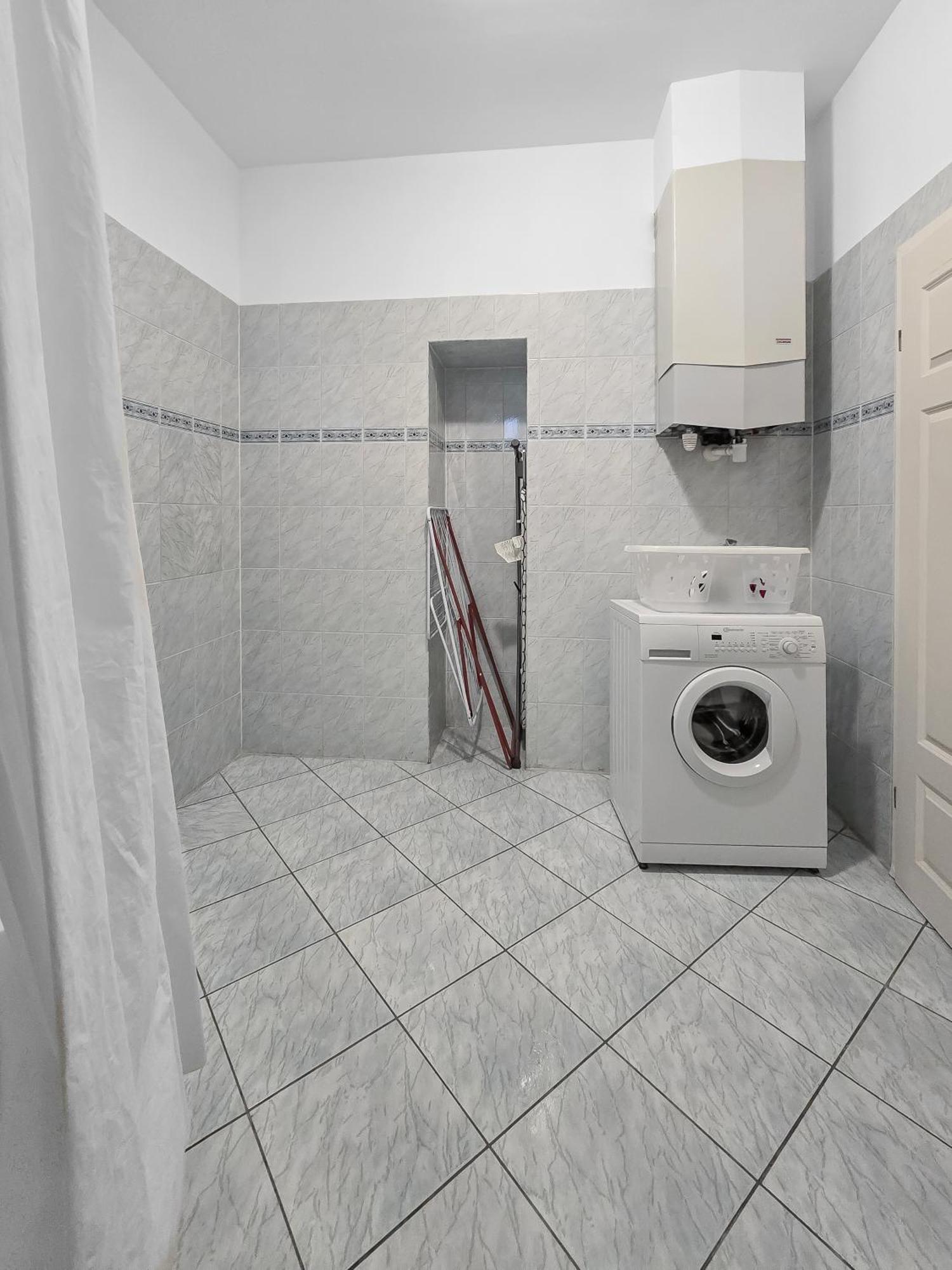 Elegant 3-bedroom Getaway With Balcony For Groups Up To 7 Apartment Wien