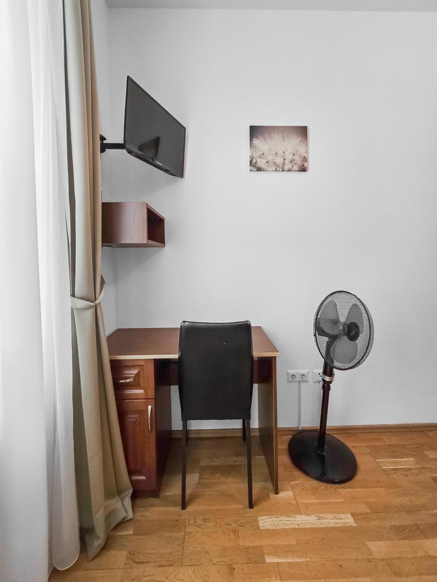 Apartment Elegant 3-bedroom Getaway With Balcony For Groups Up To 7 Wien