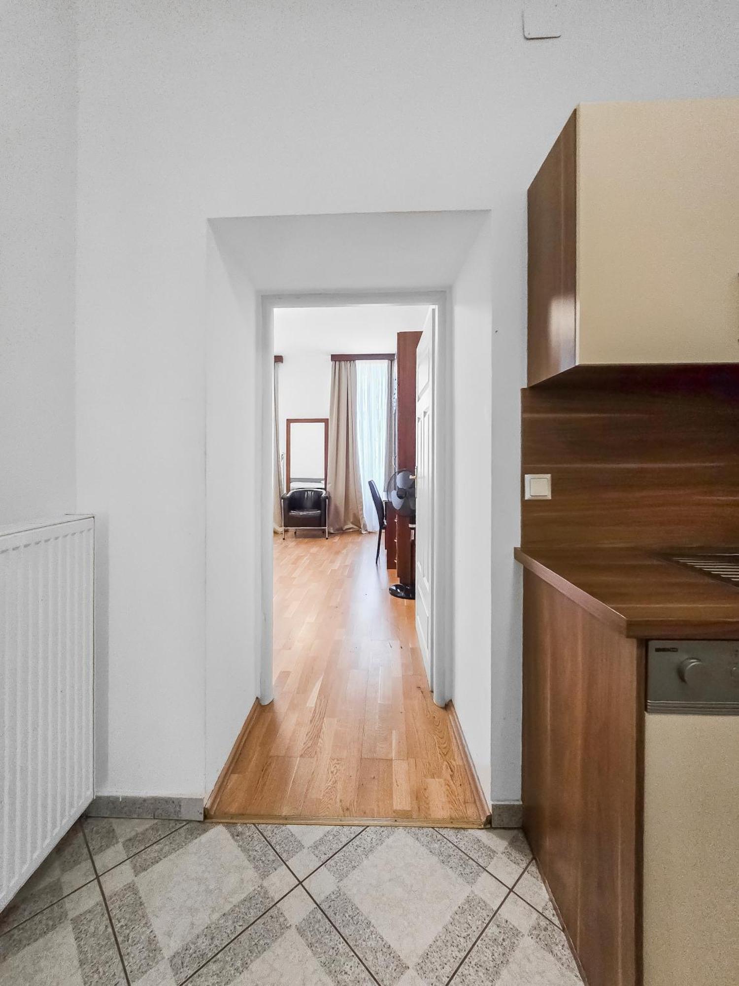 Elegant 3-bedroom Getaway With Balcony For Groups Up To 7 Wien