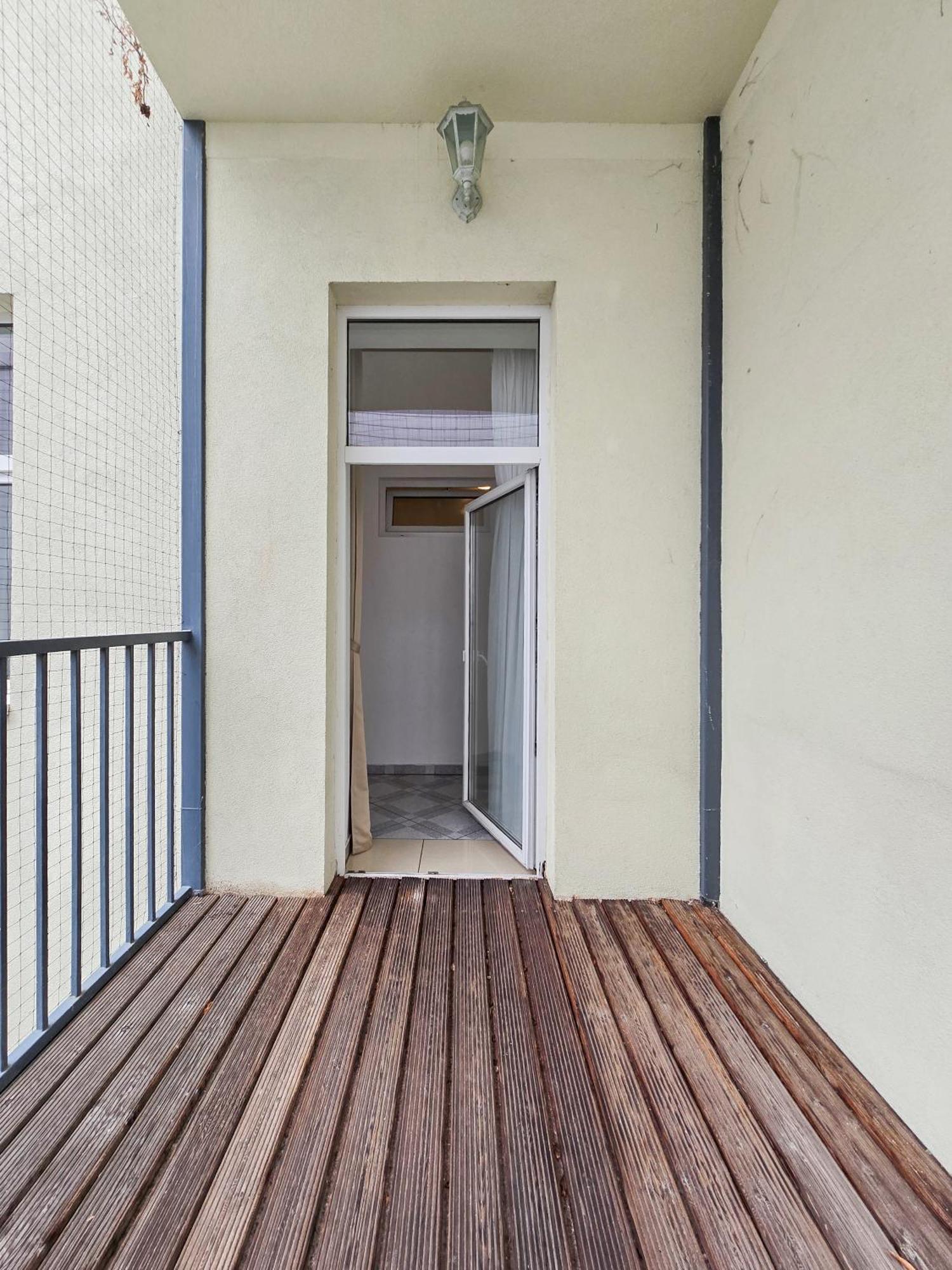 Apartment Elegant 3-bedroom Getaway With Balcony For Groups Up To 7 Wien